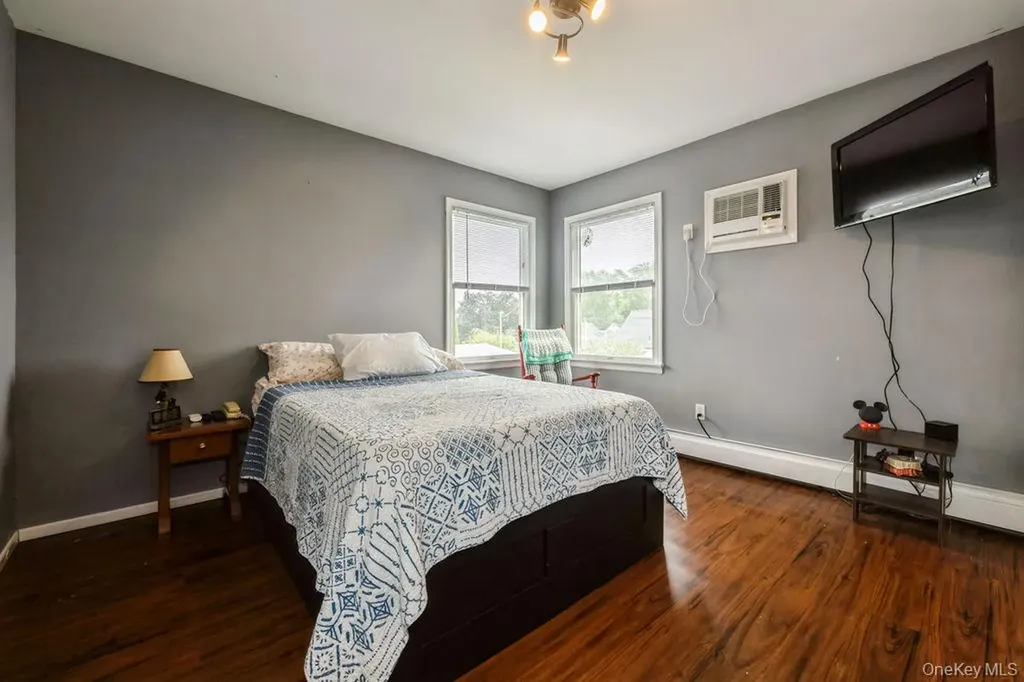 44 Rock Lane Levittown NY 11756
