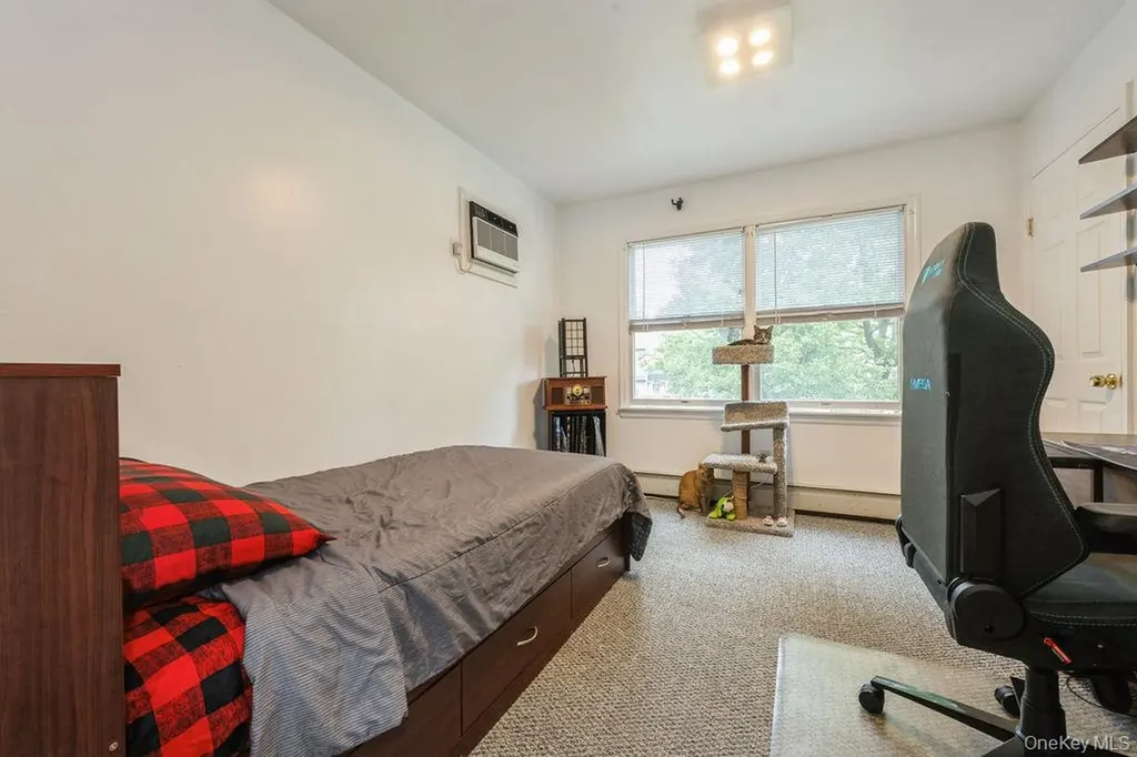 44 Rock Lane Levittown NY 11756