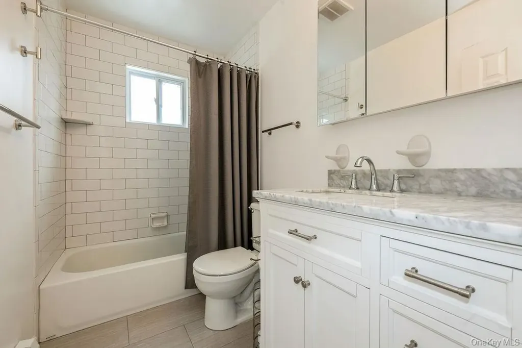 44 Rock Lane Levittown NY 11756