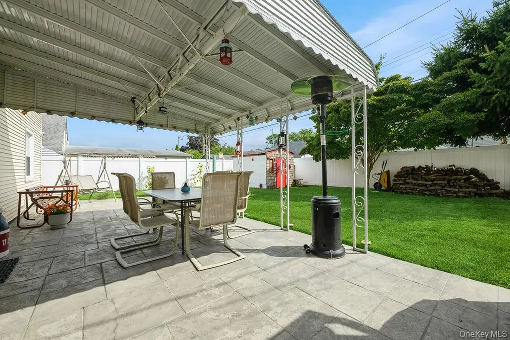 44 Rock Lane Levittown NY 11756