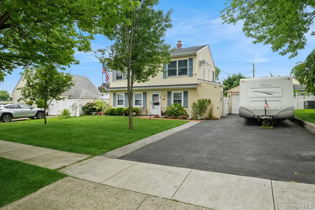 44 Rock Lane Levittown NY 11756
