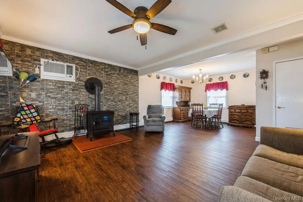 44 Rock Lane Levittown NY 11756