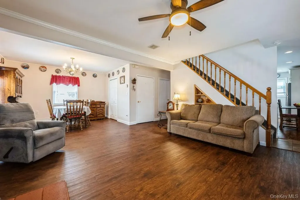44 Rock Lane Levittown NY 11756