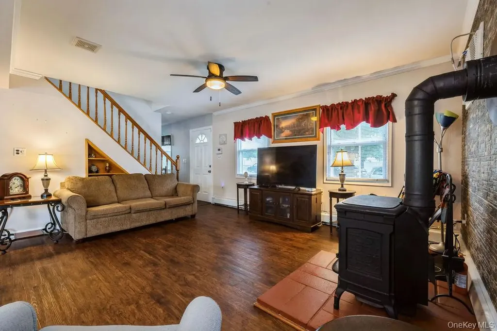 44 Rock Lane Levittown NY 11756