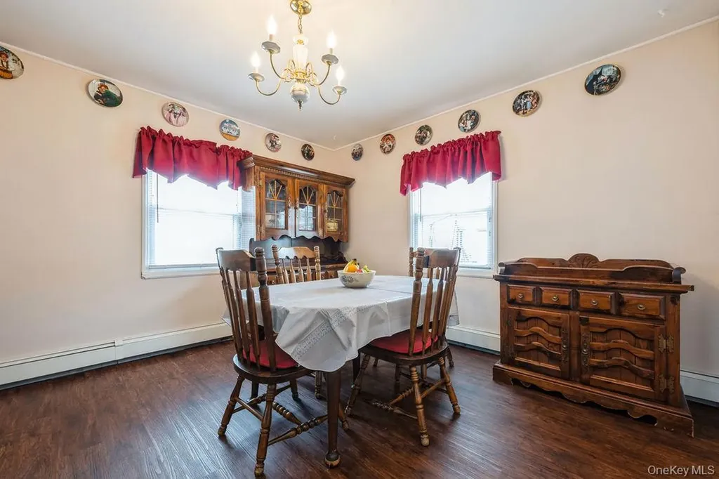 44 Rock Lane Levittown NY 11756
