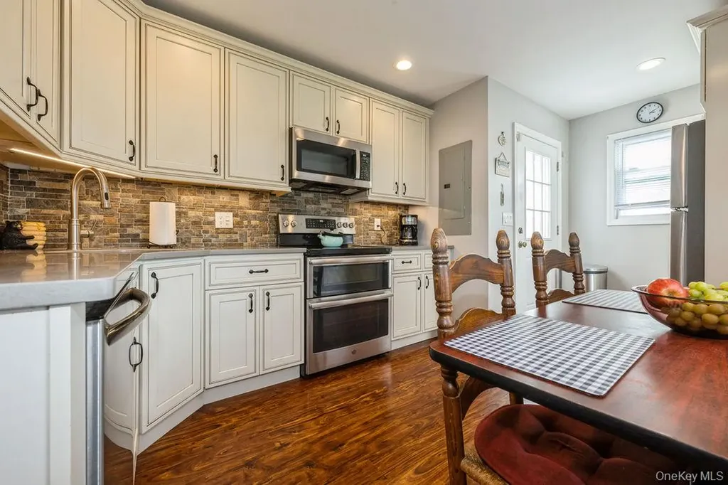 44 Rock Lane Levittown NY 11756