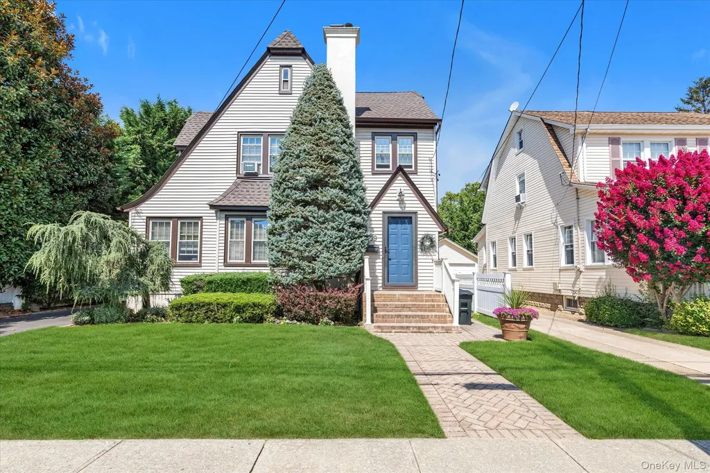 59 Manor Road Lynbrook NY 11563