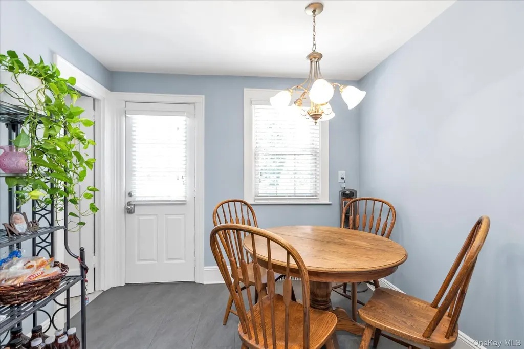 59 Manor Road Lynbrook NY 11563