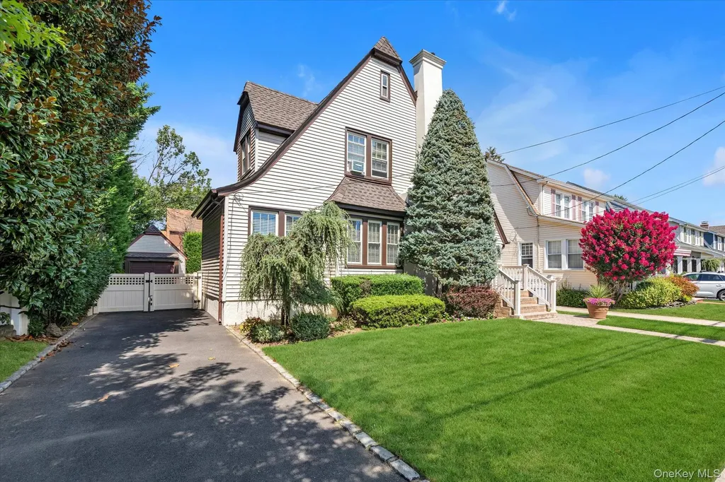 59 Manor Road Lynbrook NY 11563