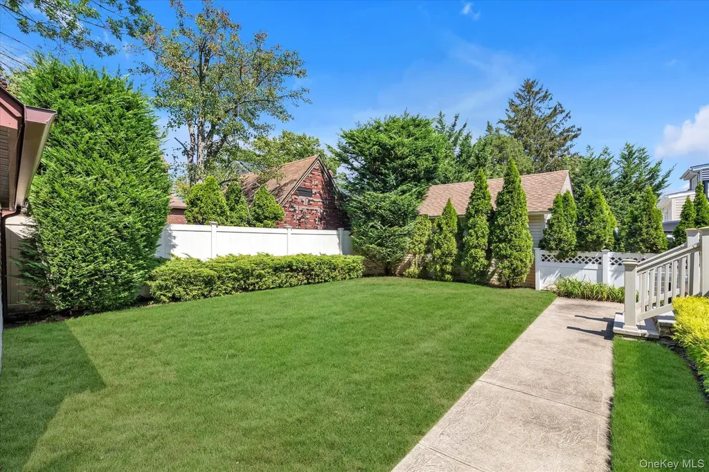 59 Manor Road Lynbrook NY 11563