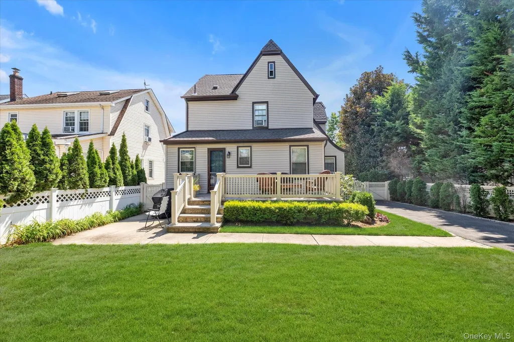 59 Manor Road Lynbrook NY 11563