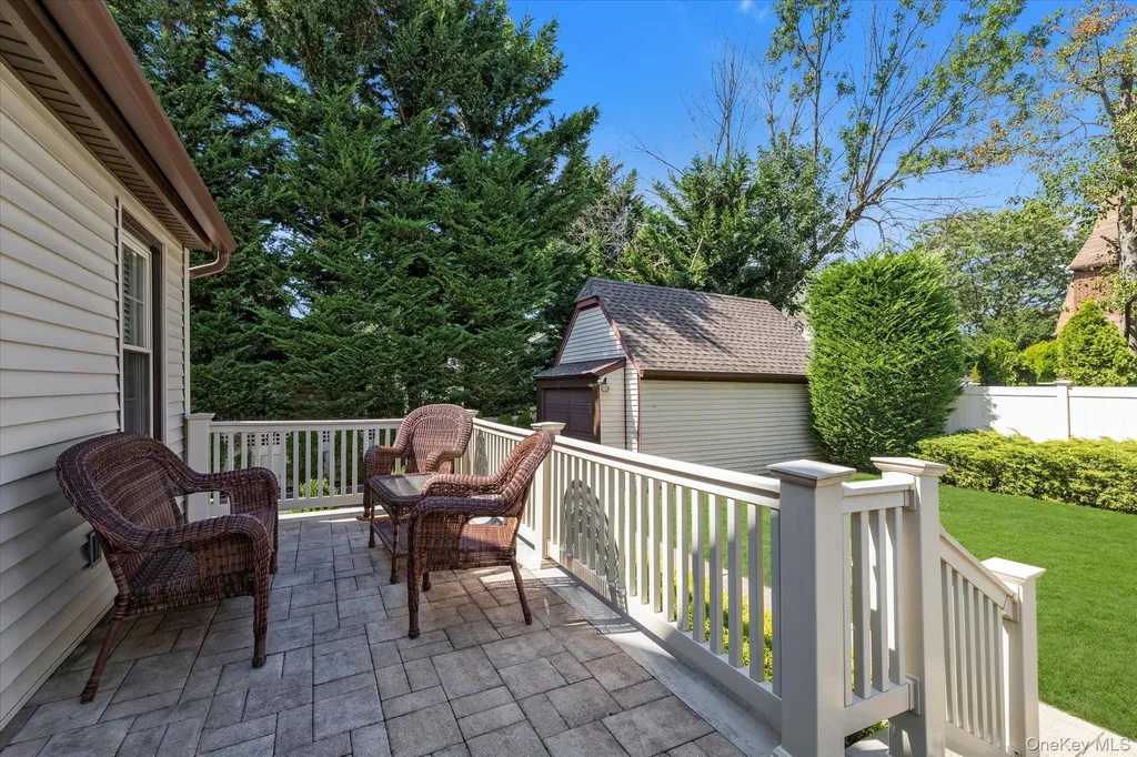 59 Manor Road Lynbrook NY 11563
