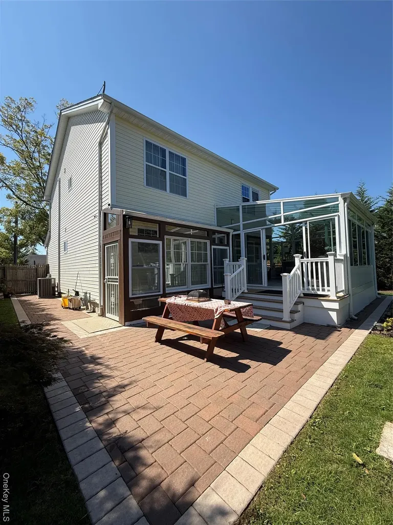 5 Evans Place Bay Shore NY 11706