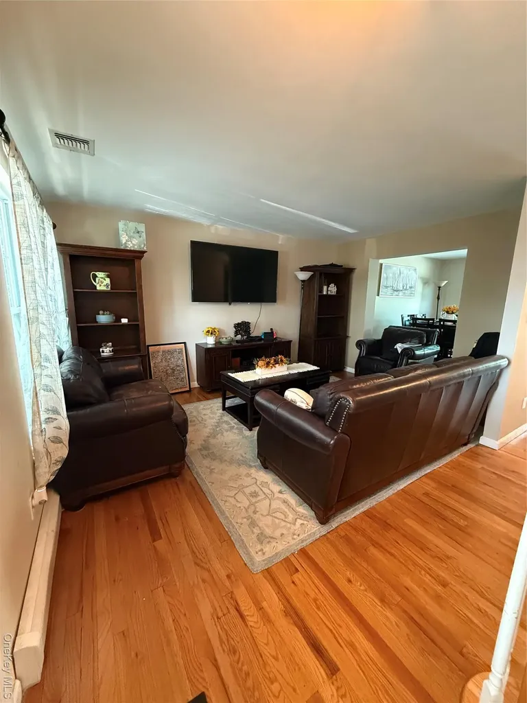 5 Evans Place Bay Shore NY 11706