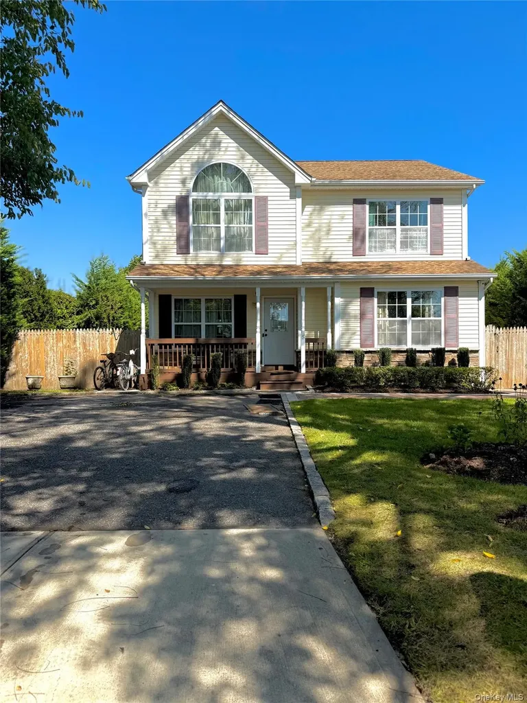 5 Evans Place Bay Shore NY 11706