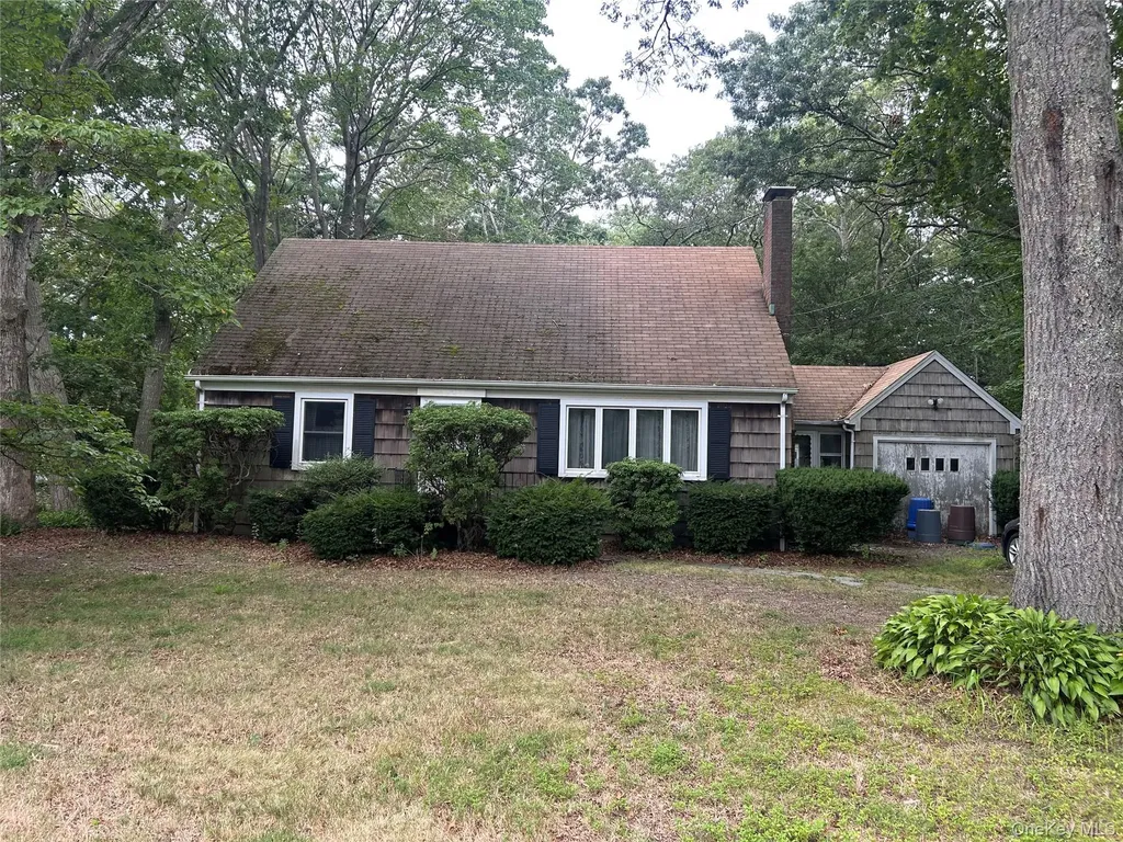 74 Oregon Avenue Medford NY 11763