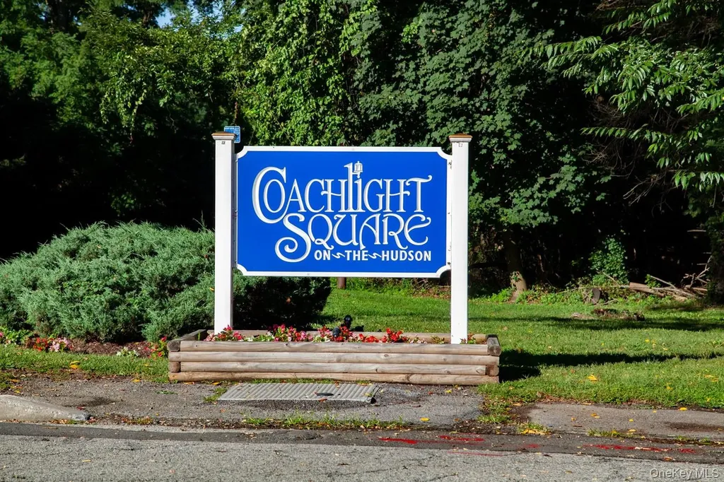 90 Coachlight Square Montrose NY 10548