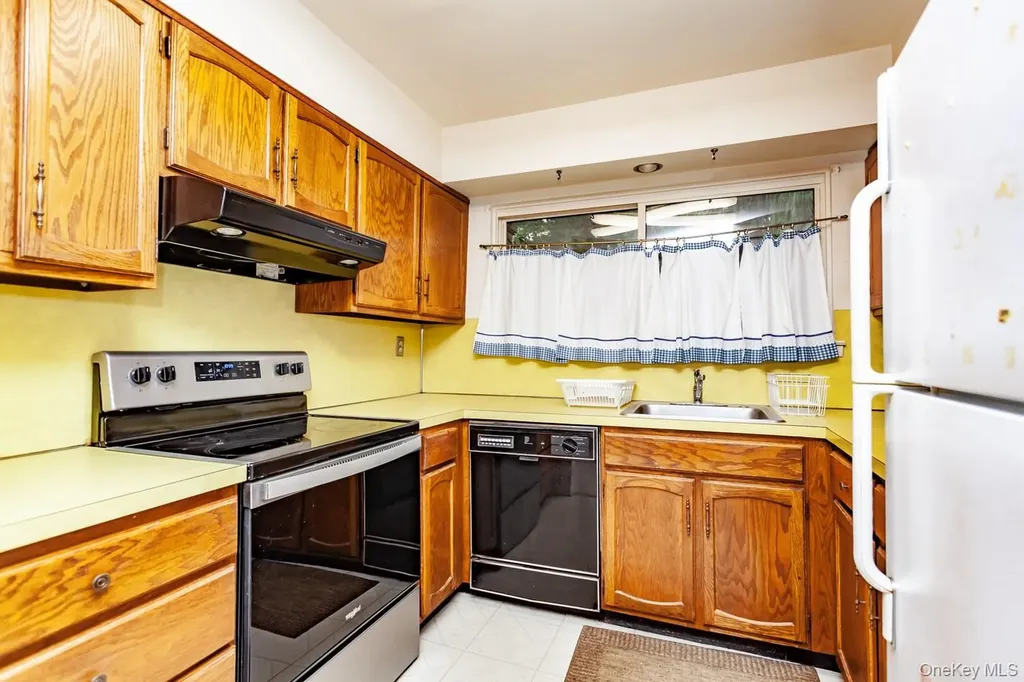 90 Coachlight Square Montrose NY 10548