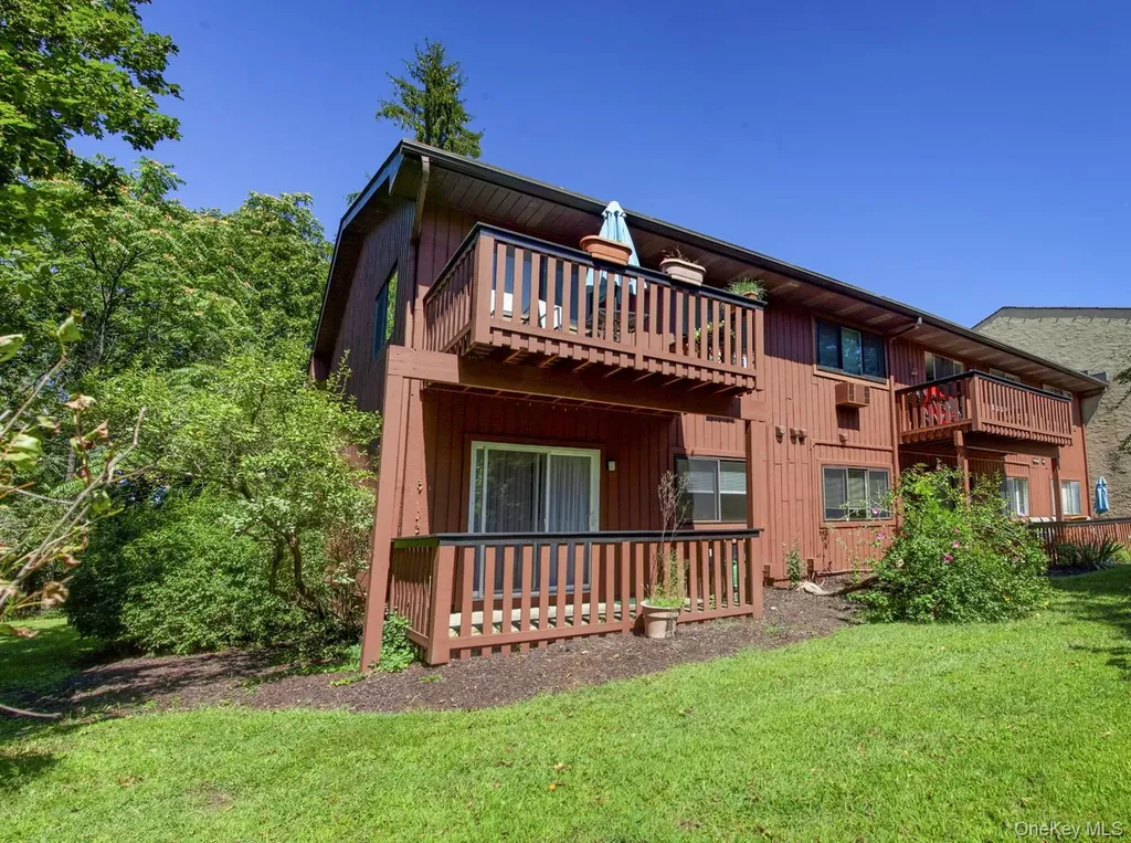 90 Coachlight Square Montrose NY 10548