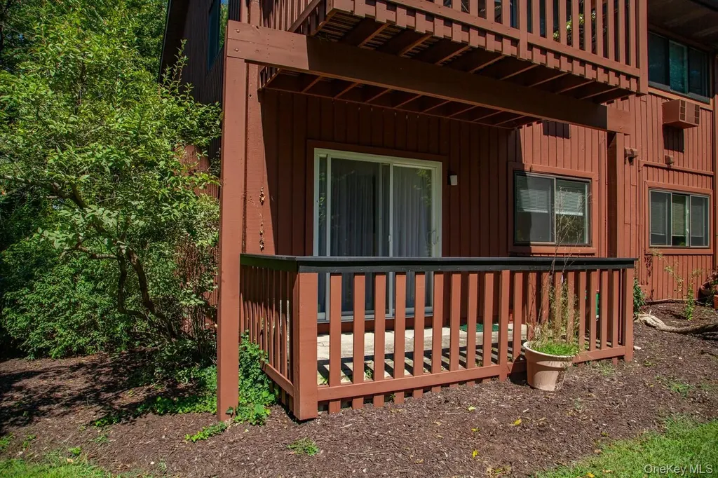 90 Coachlight Square Montrose NY 10548