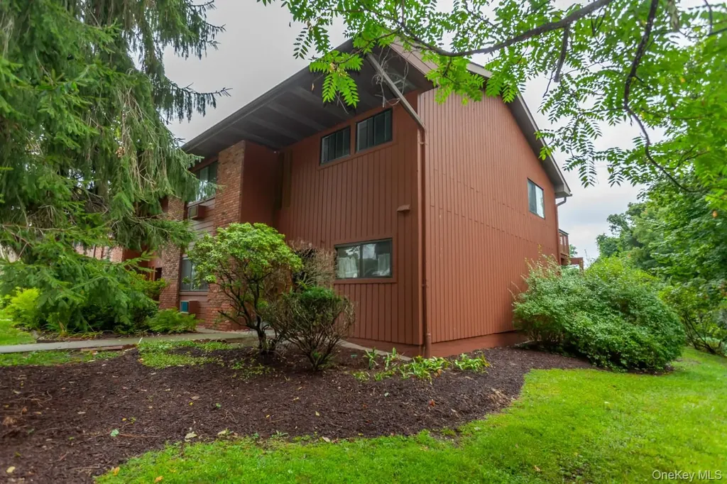 90 Coachlight Square Montrose NY 10548