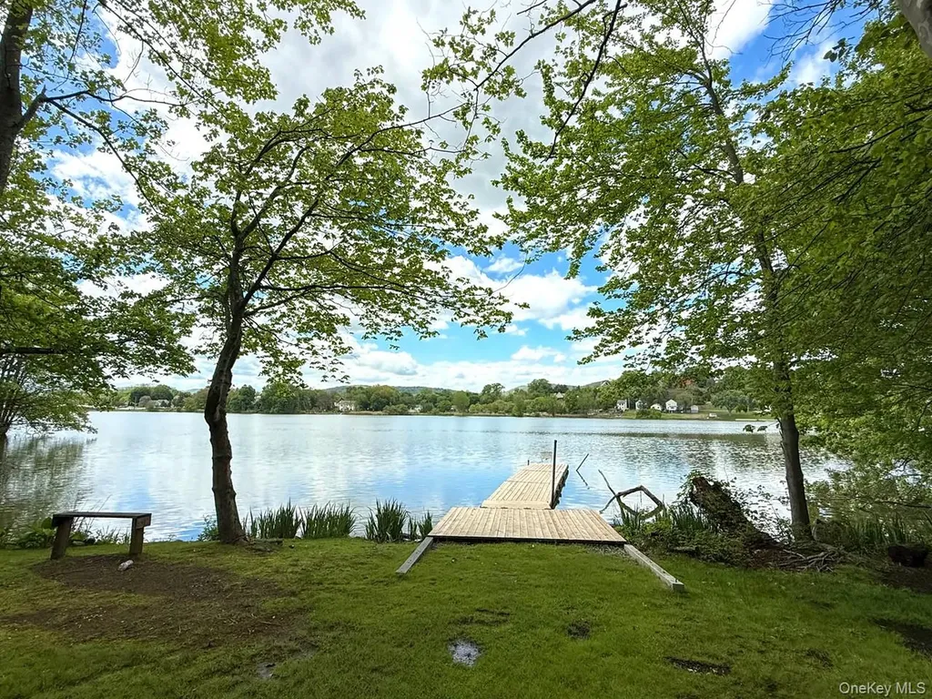 90 Coachlight Square Montrose NY 10548