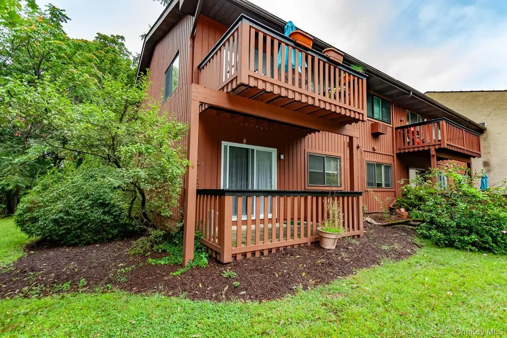 90 Coachlight Square Montrose NY 10548