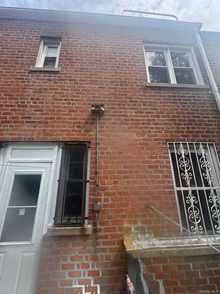 2339 Barnes Avenue Bronx NY 10467