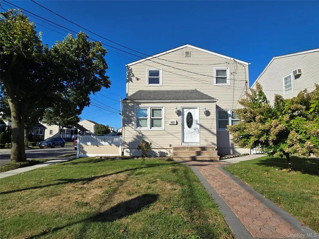 153 Barwick Boulevard Mineola NY 11501