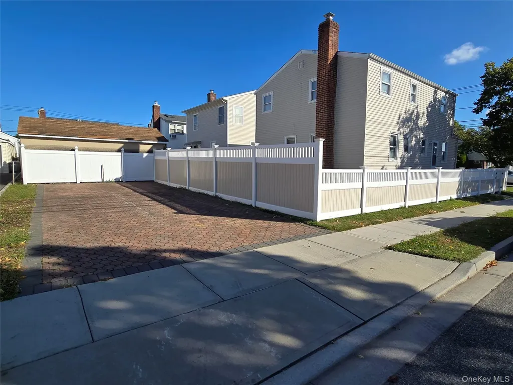 153 Barwick Boulevard Mineola NY 11501
