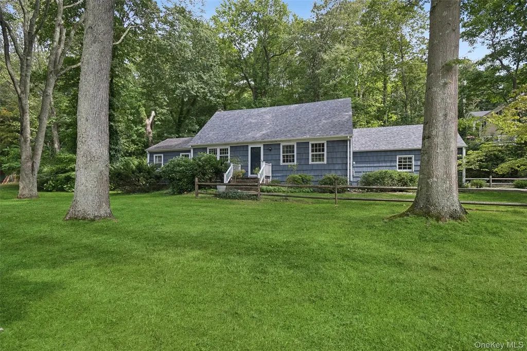 10 Goose Hill Road Cold Spring Harbor NY 11724