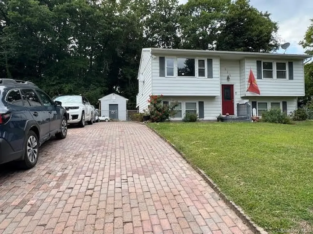 111 Indian Trail Maybrook NY 12543