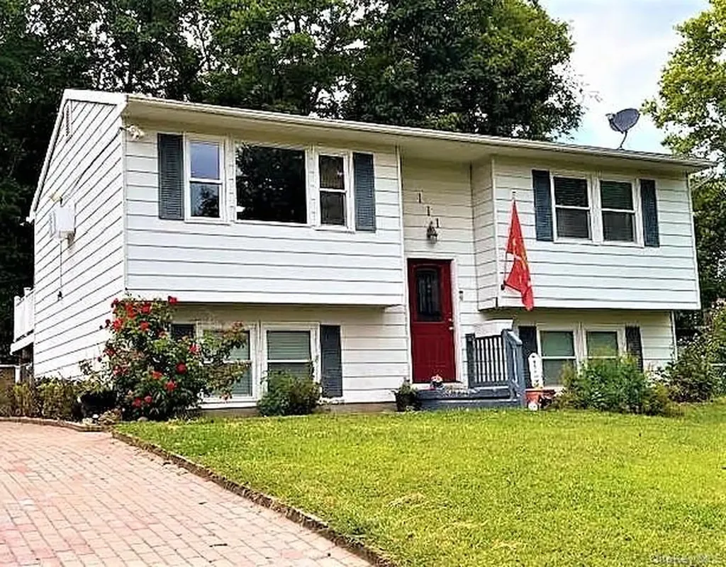 111 Indian Trail Maybrook NY 12543