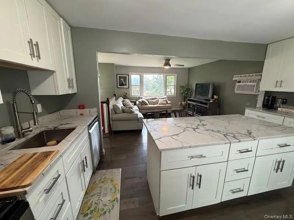 111 Indian Trail Maybrook NY 12543