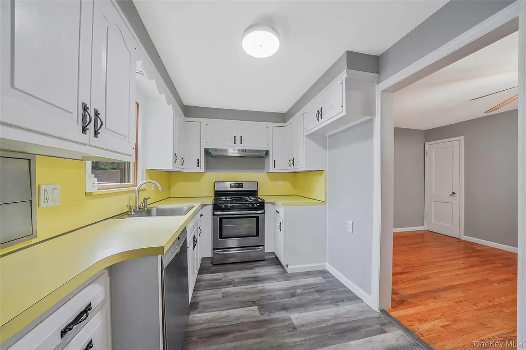 76 Cambridge Street Valley Stream NY 11581