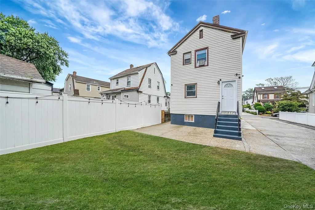 76 Cambridge Street Valley Stream NY 11581