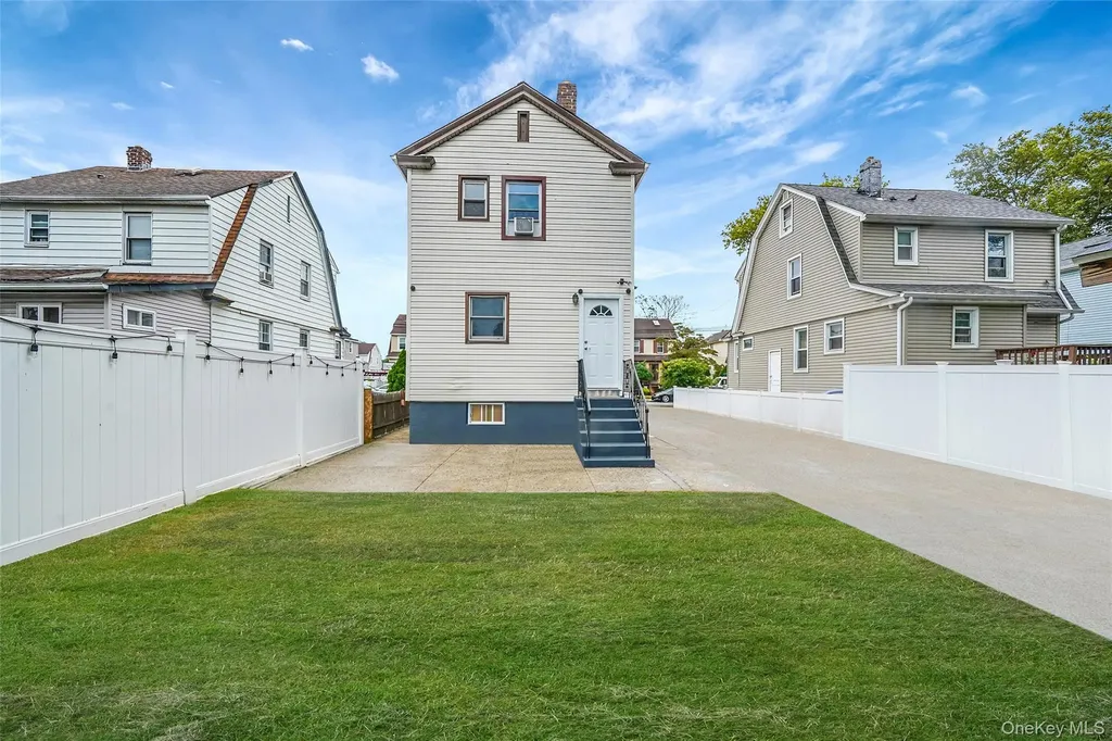 76 Cambridge Street Valley Stream NY 11581