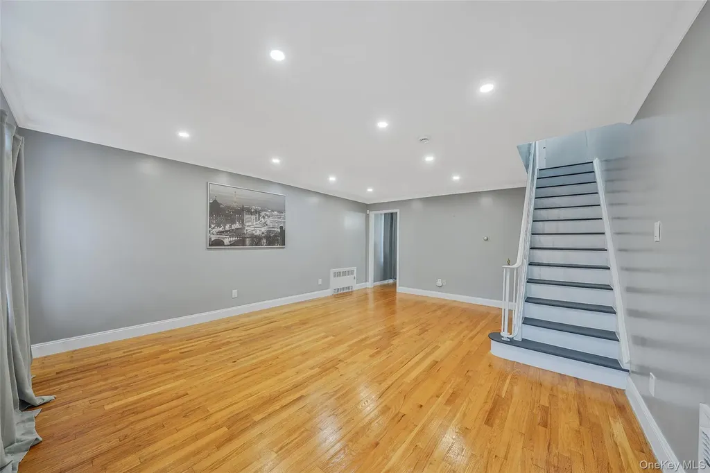 76 Cambridge Street Valley Stream NY 11581