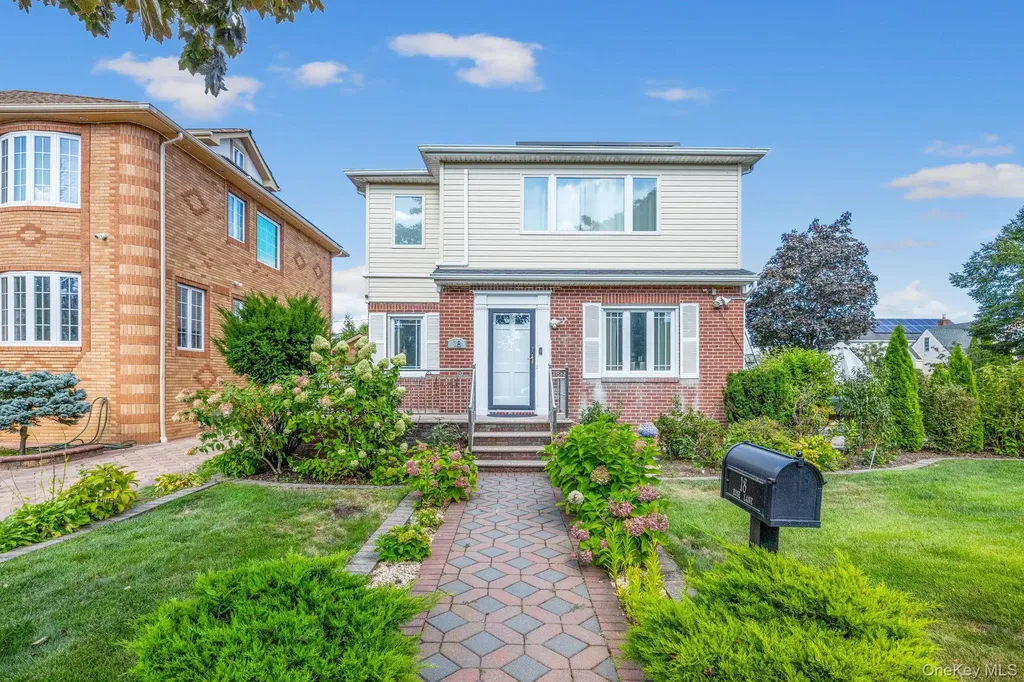 18 Rose Lane New Hyde Park NY 11040