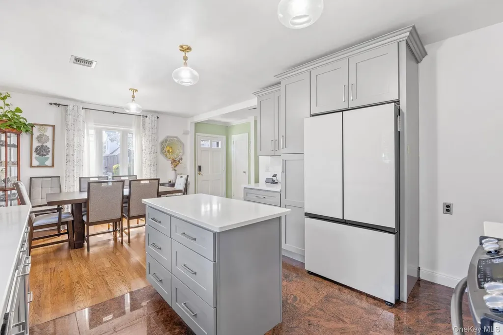 18 Rose Lane New Hyde Park NY 11040