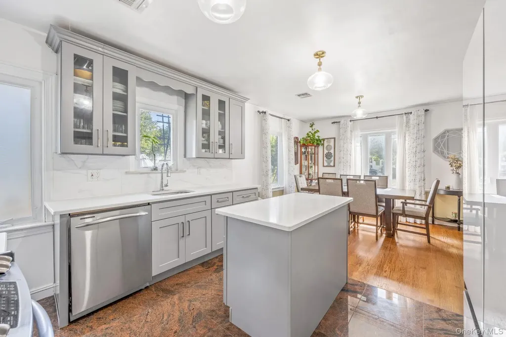 18 Rose Lane New Hyde Park NY 11040