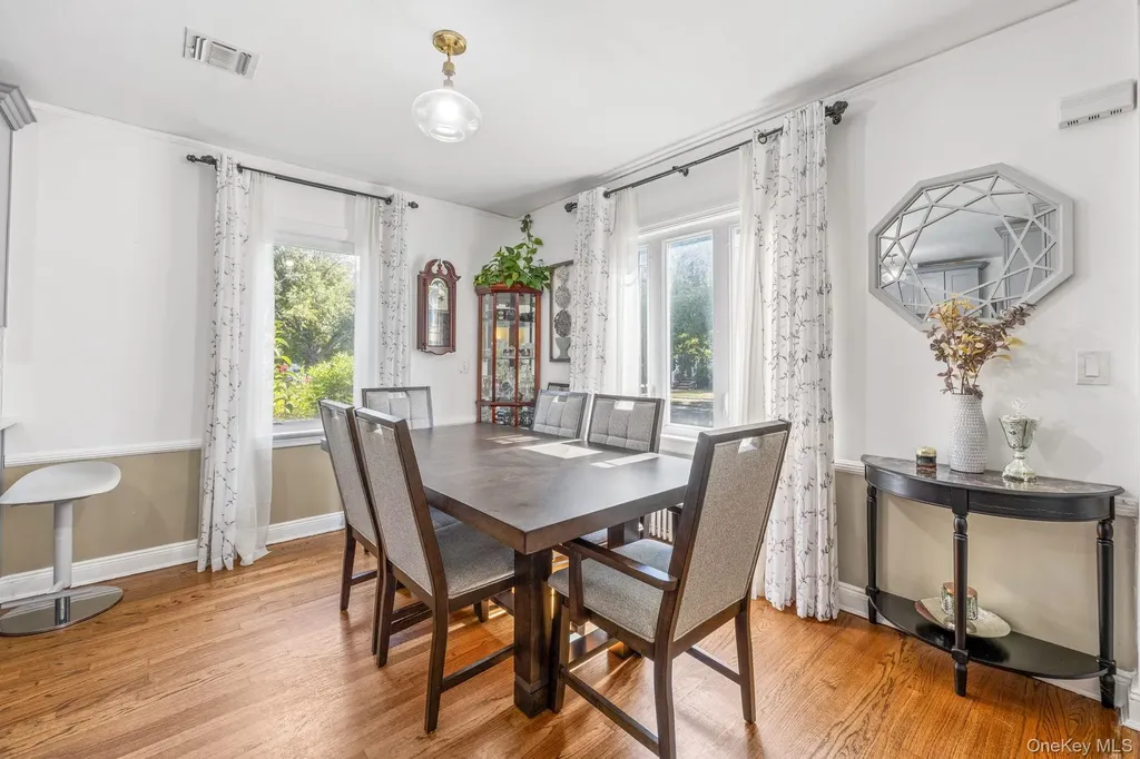 18 Rose Lane New Hyde Park NY 11040