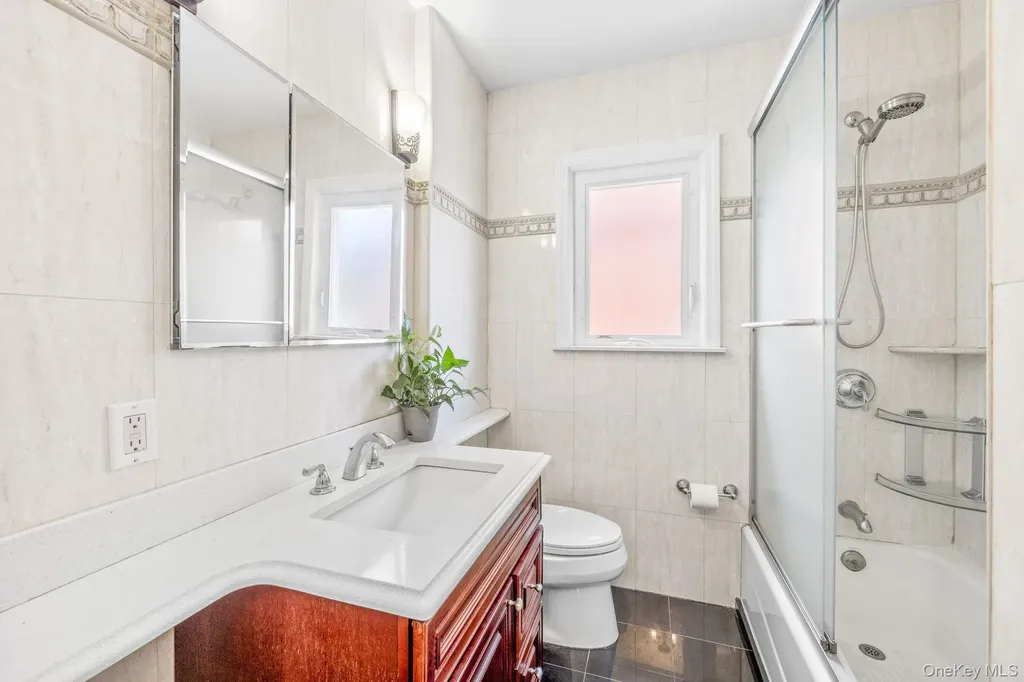 18 Rose Lane New Hyde Park NY 11040
