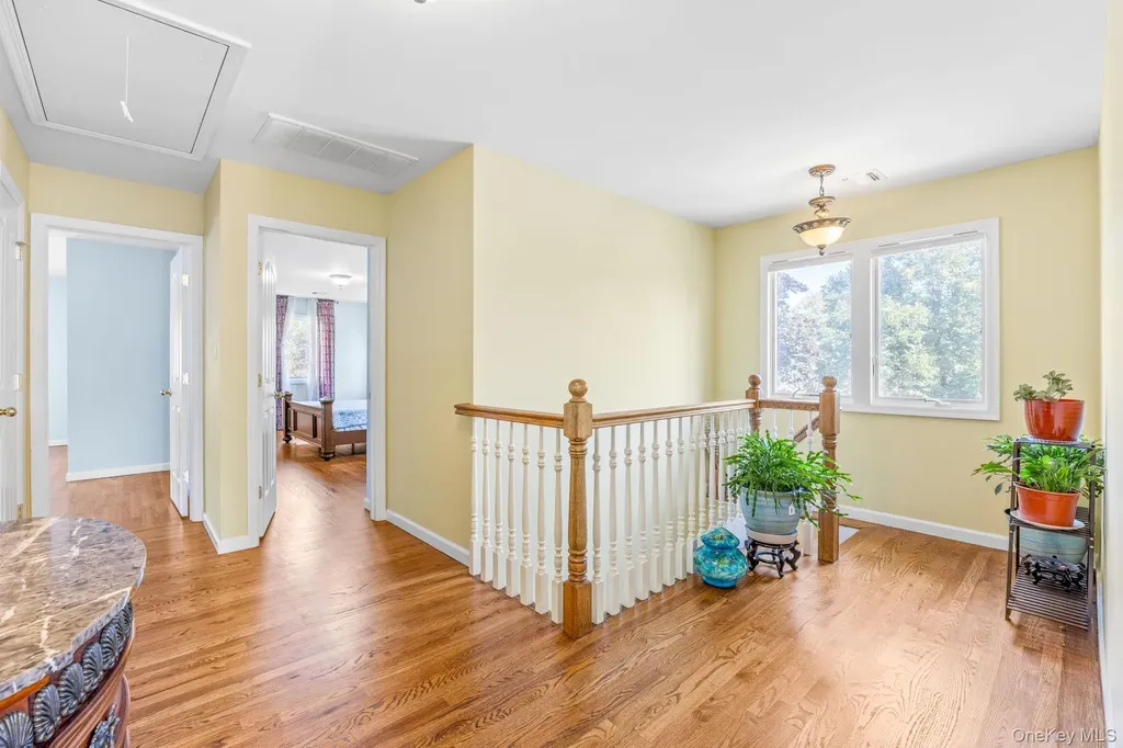 18 Rose Lane New Hyde Park NY 11040