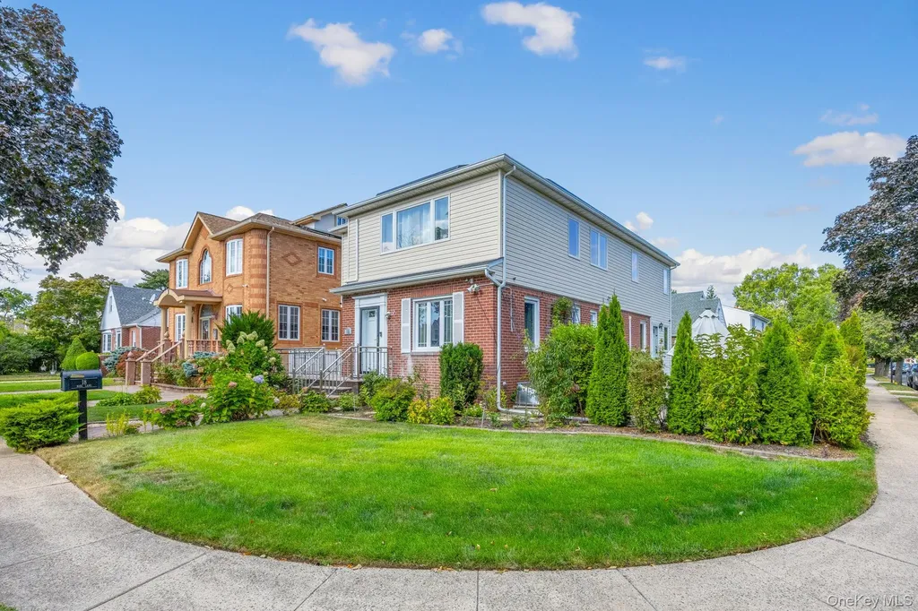18 Rose Lane New Hyde Park NY 11040