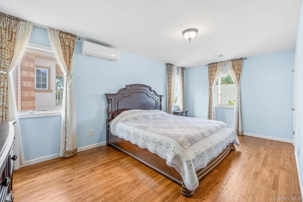 18 Rose Lane New Hyde Park NY 11040