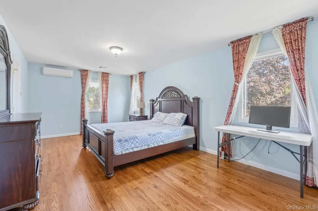 18 Rose Lane New Hyde Park NY 11040