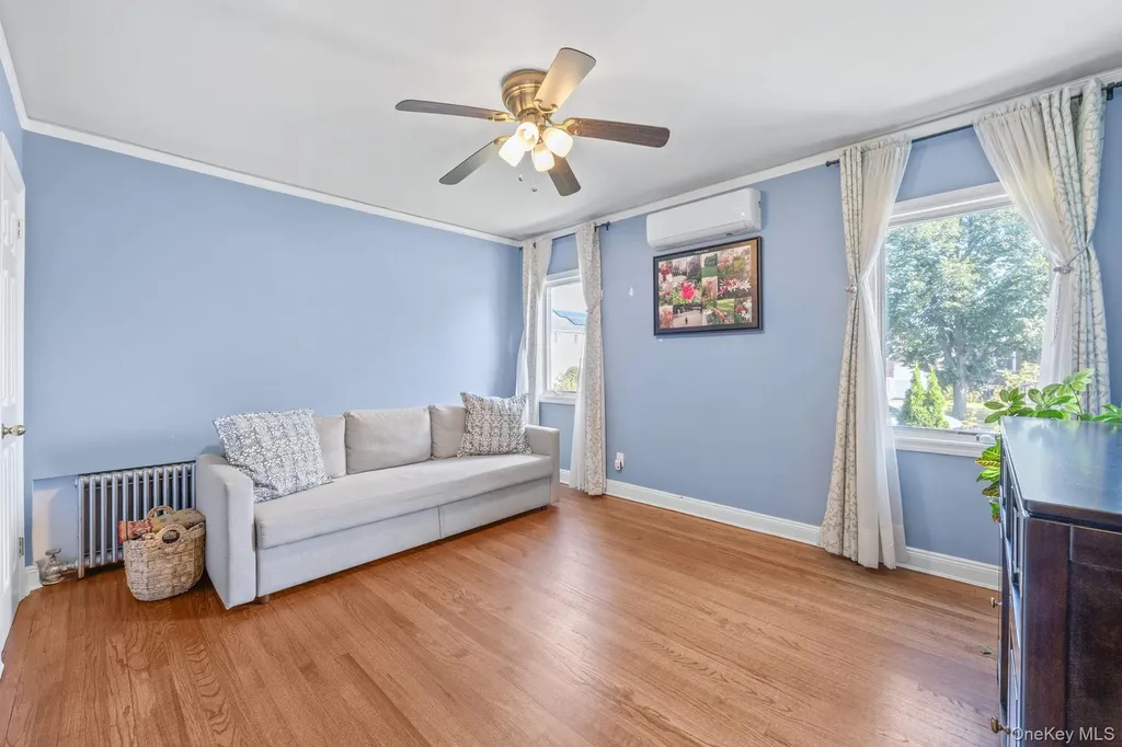 18 Rose Lane New Hyde Park NY 11040