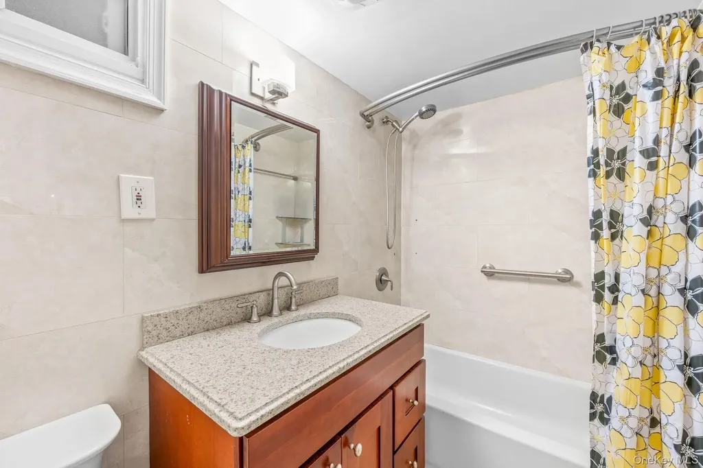 18 Rose Lane New Hyde Park NY 11040