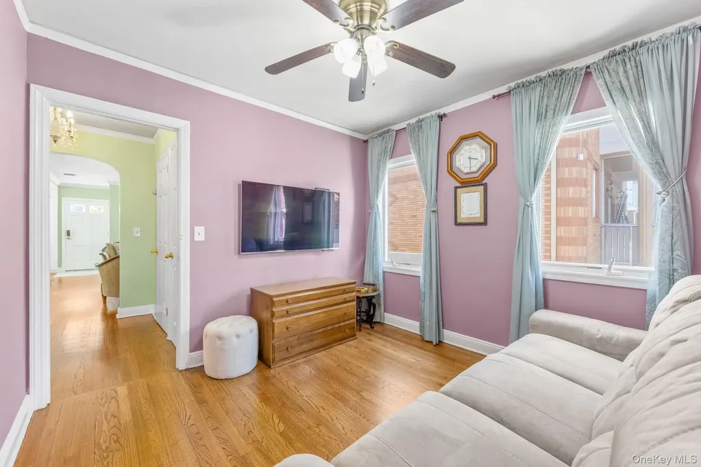 18 Rose Lane New Hyde Park NY 11040